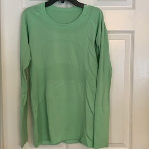 Lululemon size 8 women’s swiftly